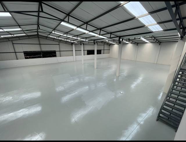 1,214M² WAREHOUSE TO LET IN COSMO BUSINESS PARK